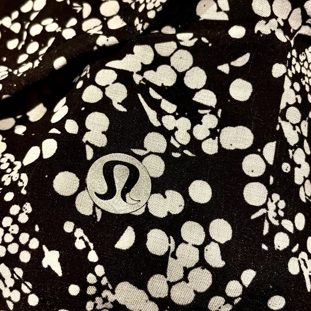 Lululemon Speed Up Shorts - Picture 4 of 5